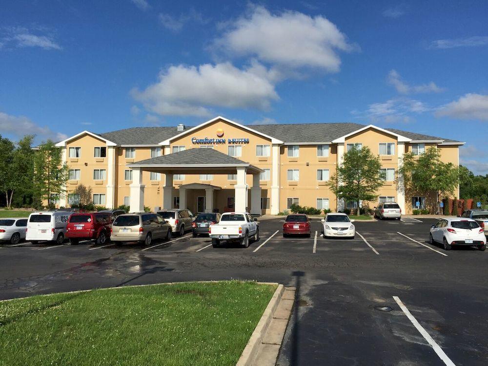 Comfort Inn & Suites Pittsburg Extérieur photo