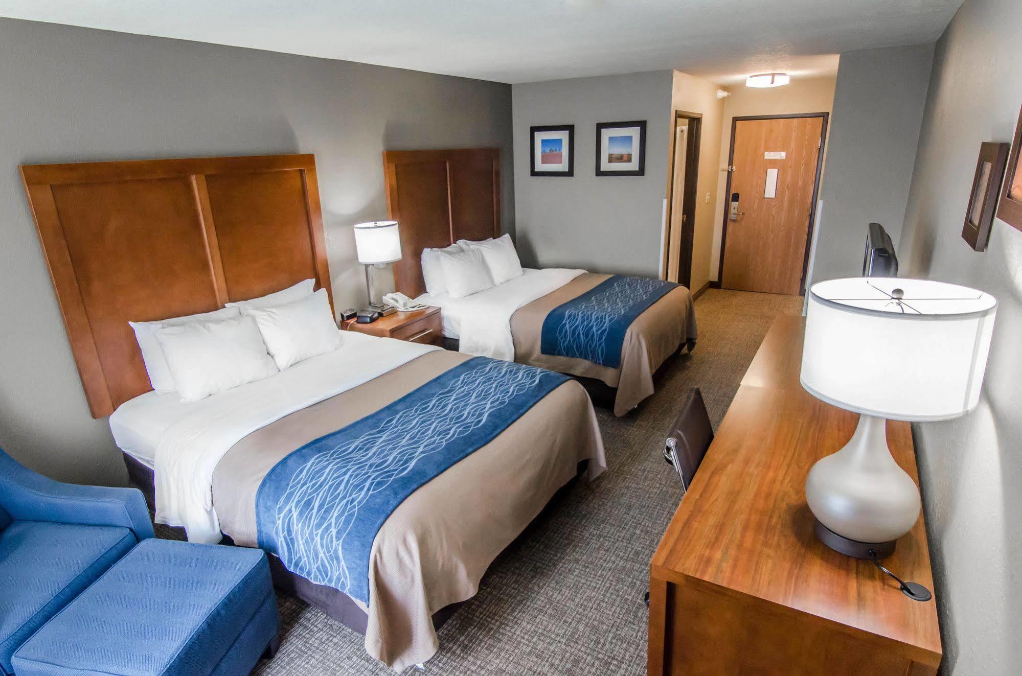 Comfort Inn & Suites Pittsburg Extérieur photo