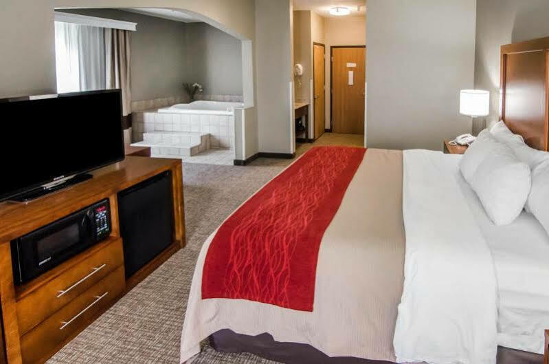 Comfort Inn & Suites Pittsburg Extérieur photo
