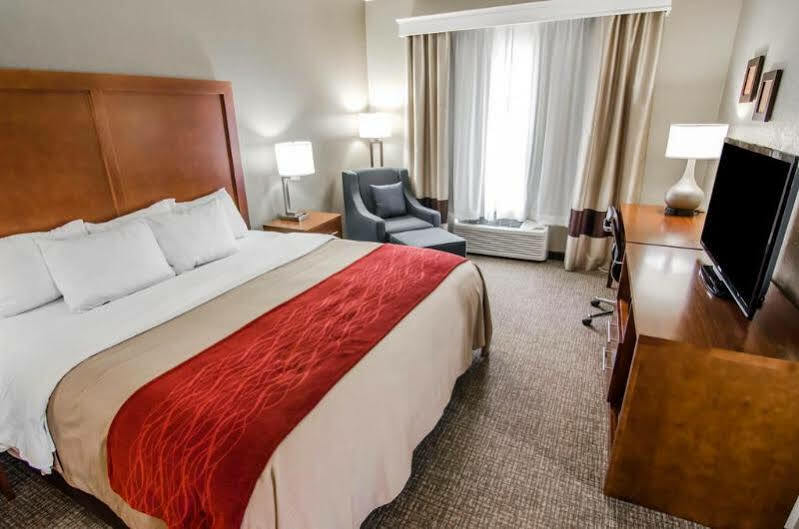 Comfort Inn & Suites Pittsburg Extérieur photo