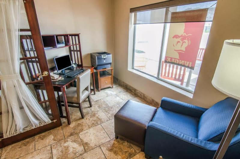 Comfort Inn & Suites Pittsburg Extérieur photo